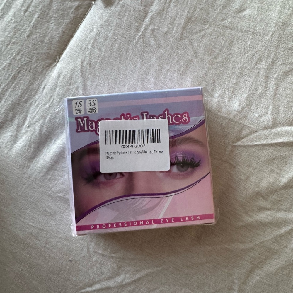 Magnetic Lashes with Pink Packaging